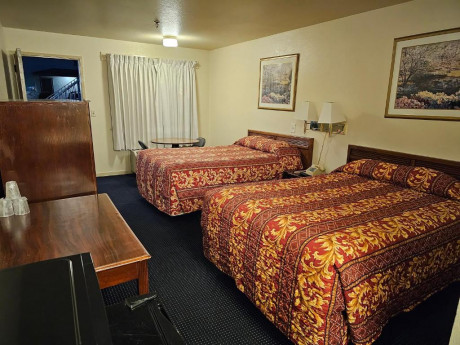 Terrace Inn & Suites - 2 Bed Guestroom